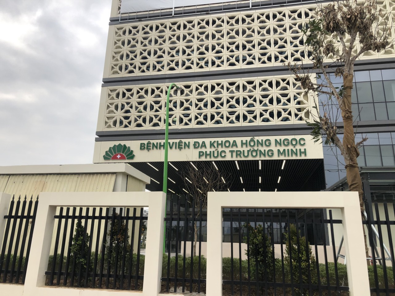 Bảng hiệu bệnh viện đa khoa HỒNG NGỌC