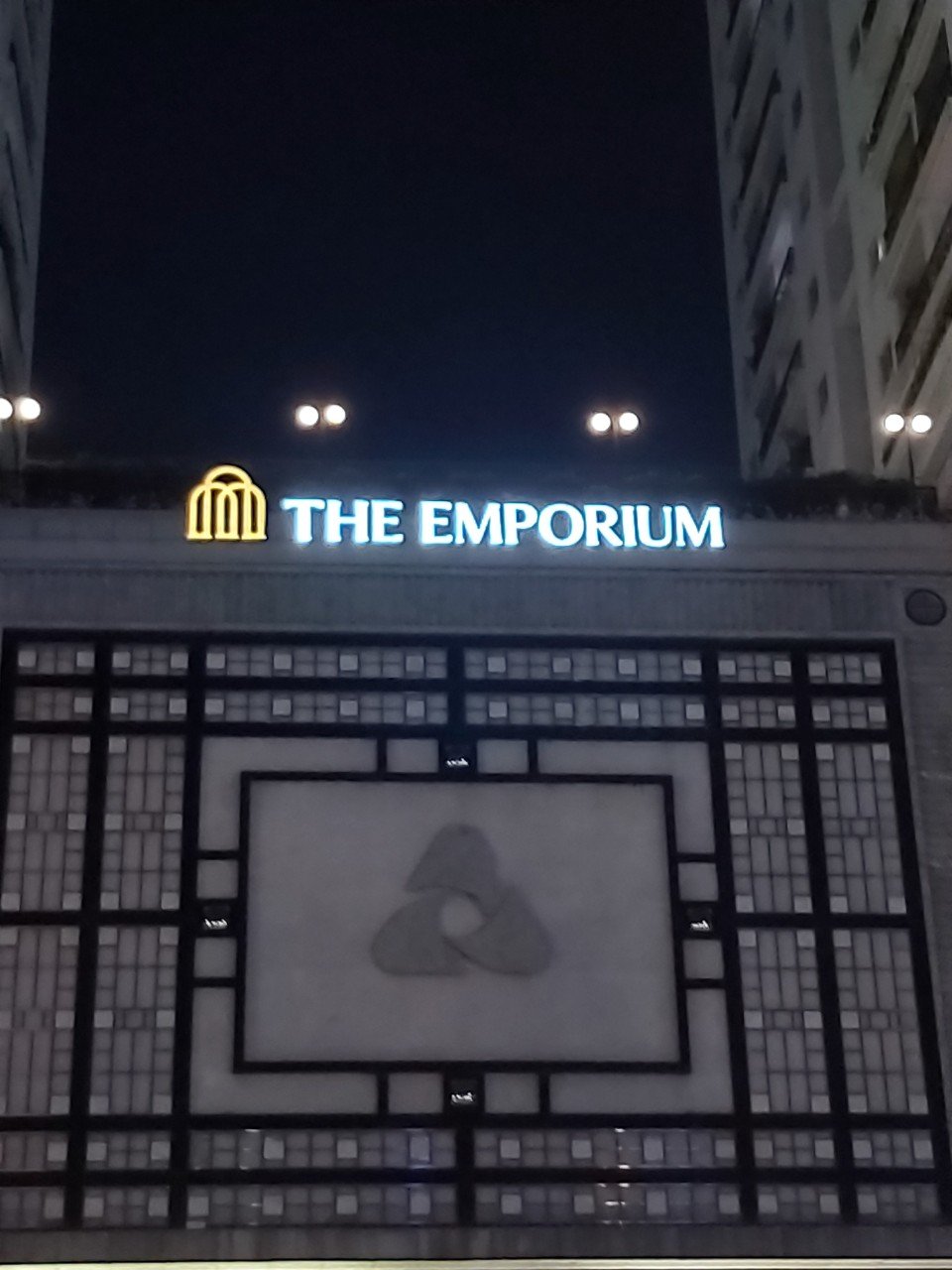TRUNG TÂM THƯƠNG MẠI THE EMPORIUM